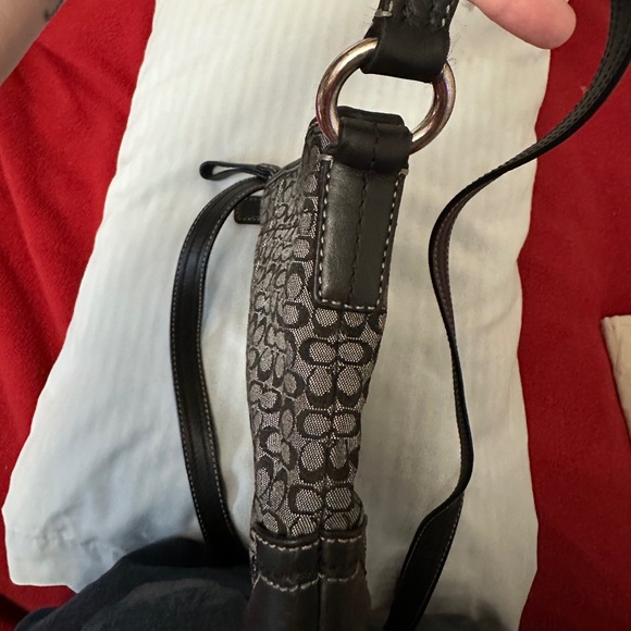 Beautiful Coach Crossbody signature C’s black/gray canvas/leather purse - Picture 14 of 16